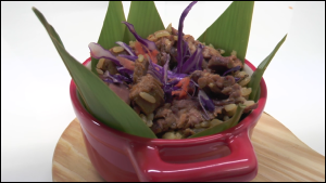 Arroz selvagem com lulas em caldeirada
